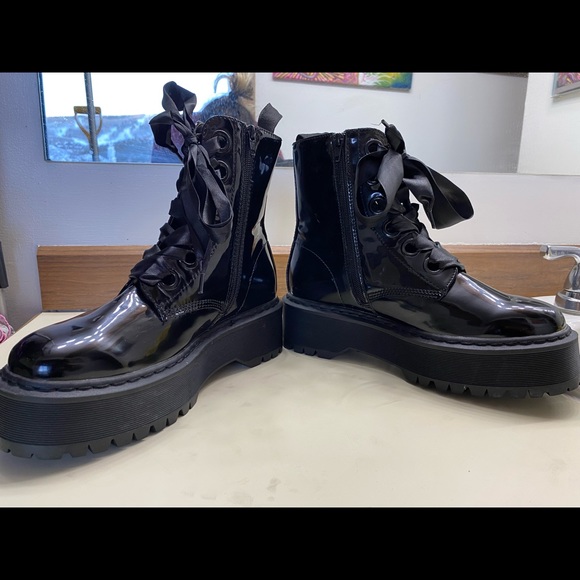 🖤Boots🖤 - Picture 2 of 3